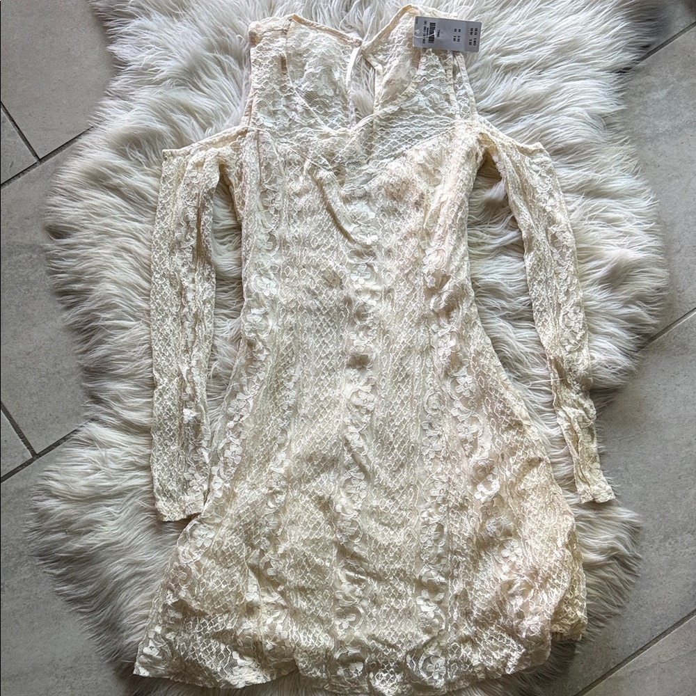 ☕️LACE COLD SHOULDER DRESS👝 - Picture 2 of 7